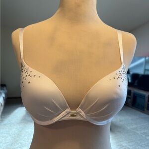 Victoria’s Secret Elegant White Plunge Bra with Gold Accents NWOT 32D